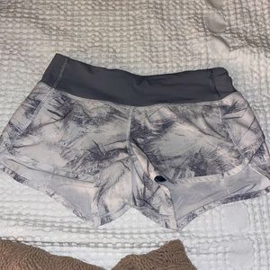 Lulu lemon speed short gray size 2 pattern